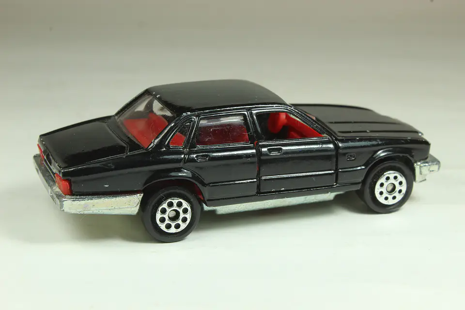 Majorette N° 293 Jaguar XJ6 Thailand — foto 2 de 3