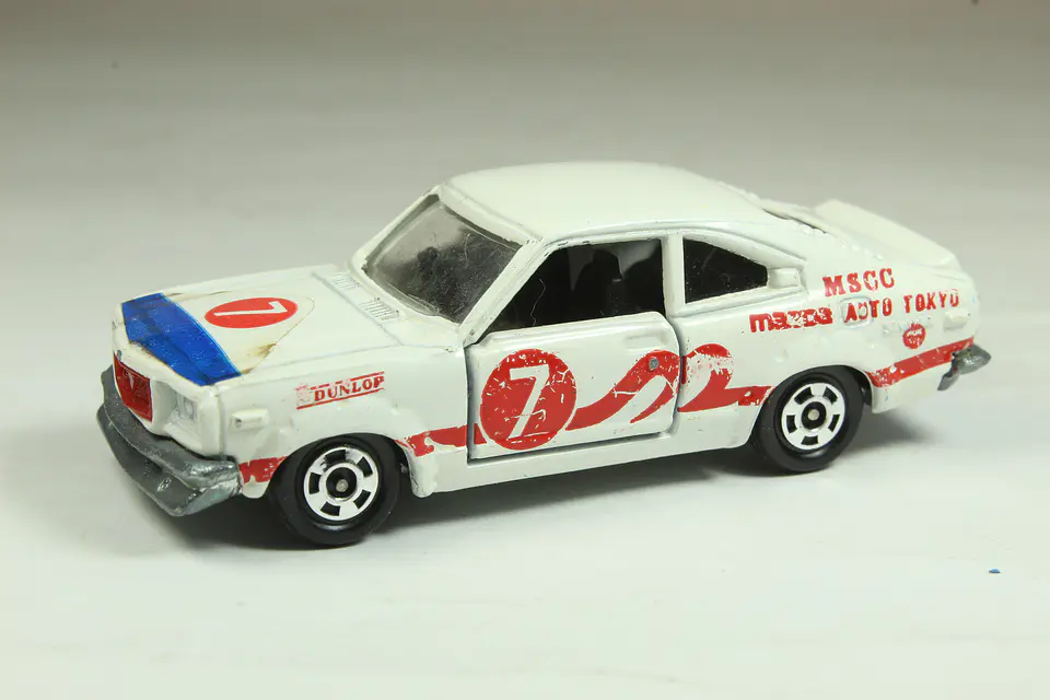 Tomica No. 80 Mazda Savanna GT Racing Japan — foto 1 de 3