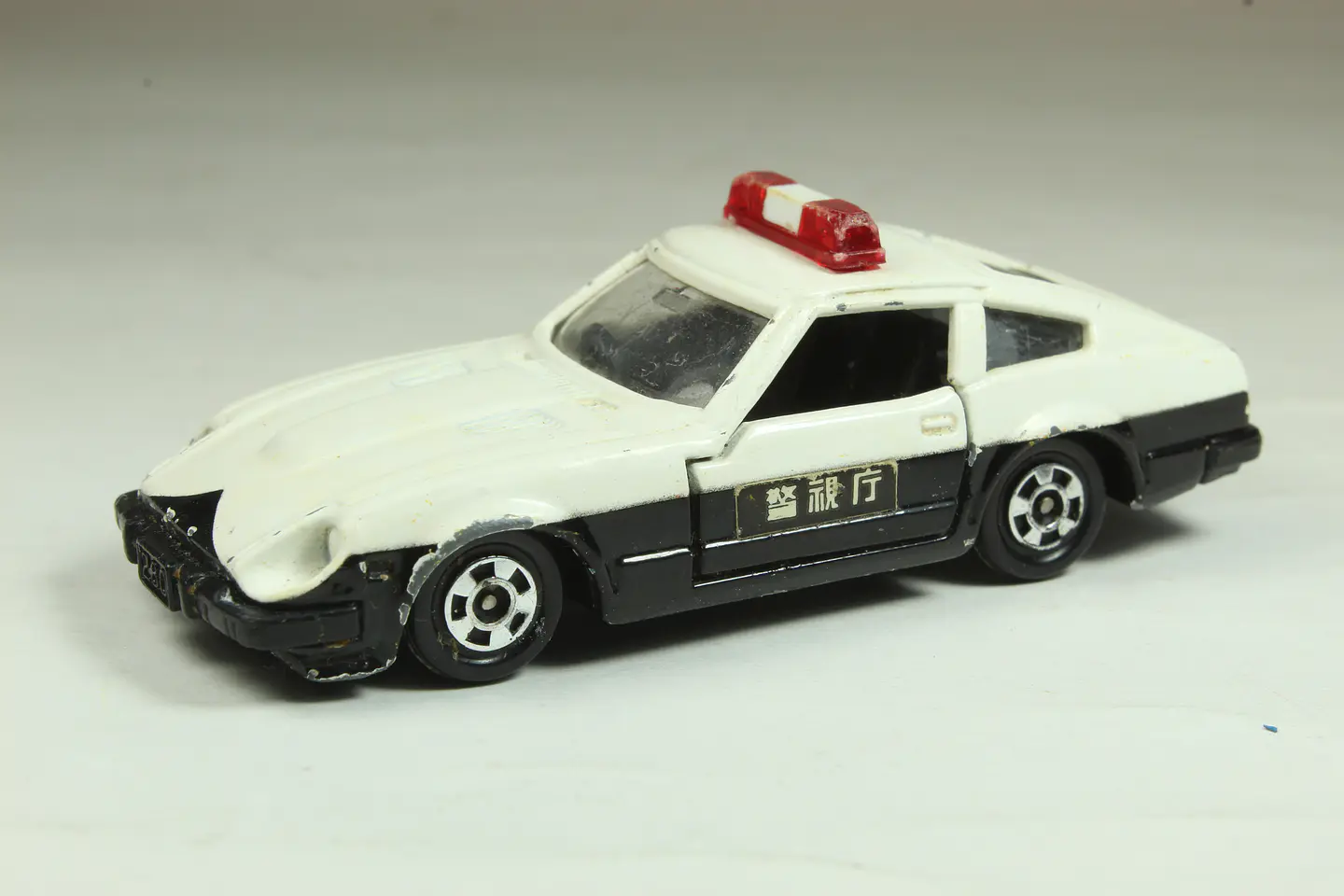 Tomica No. 44 Nissan Fairlady 280Z-T Patrol Car Japan — foto 2 de 4