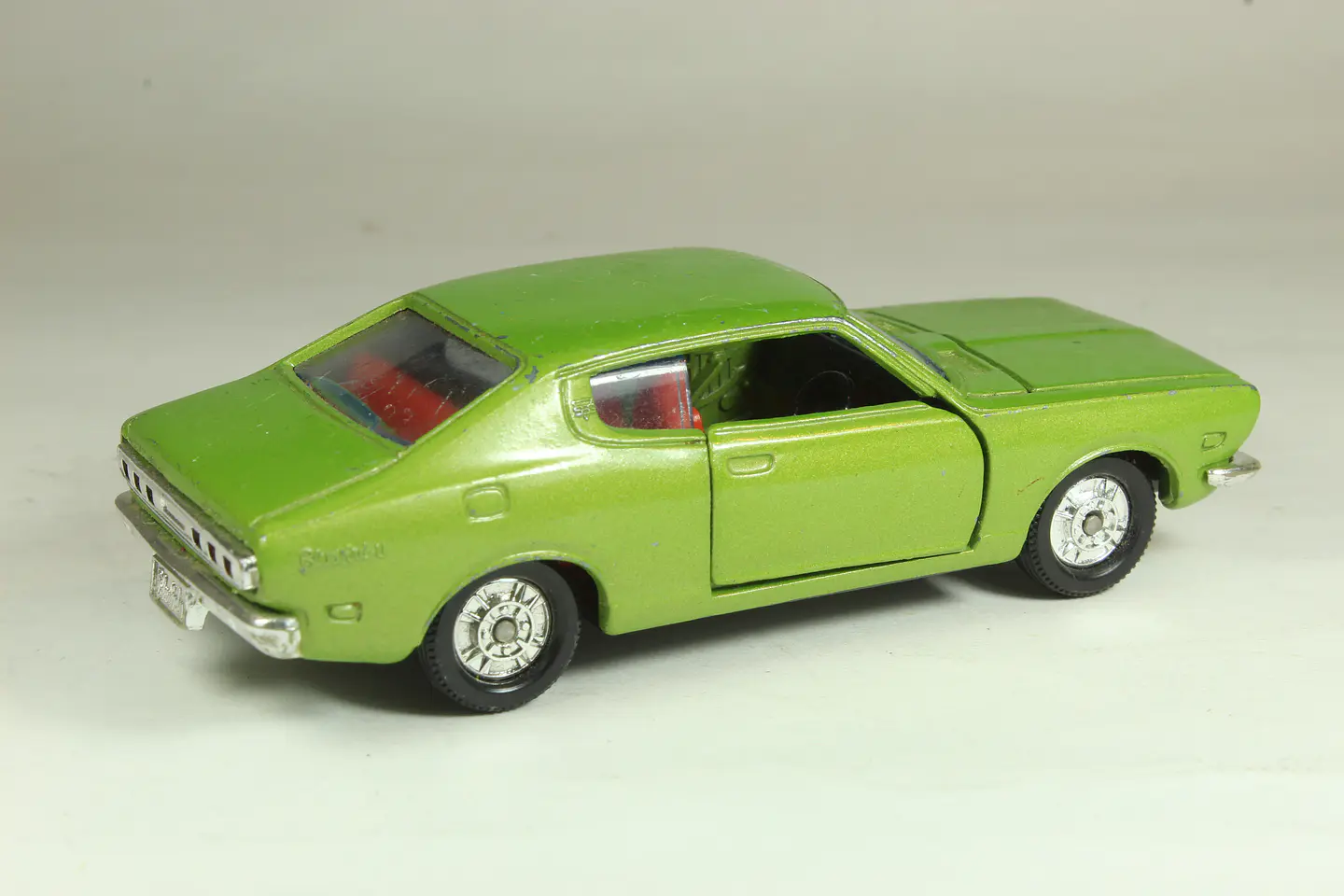 Tomica Dandy 017 Nissan Bluebird U 1800 SSS-E Japan — foto 2 de 3