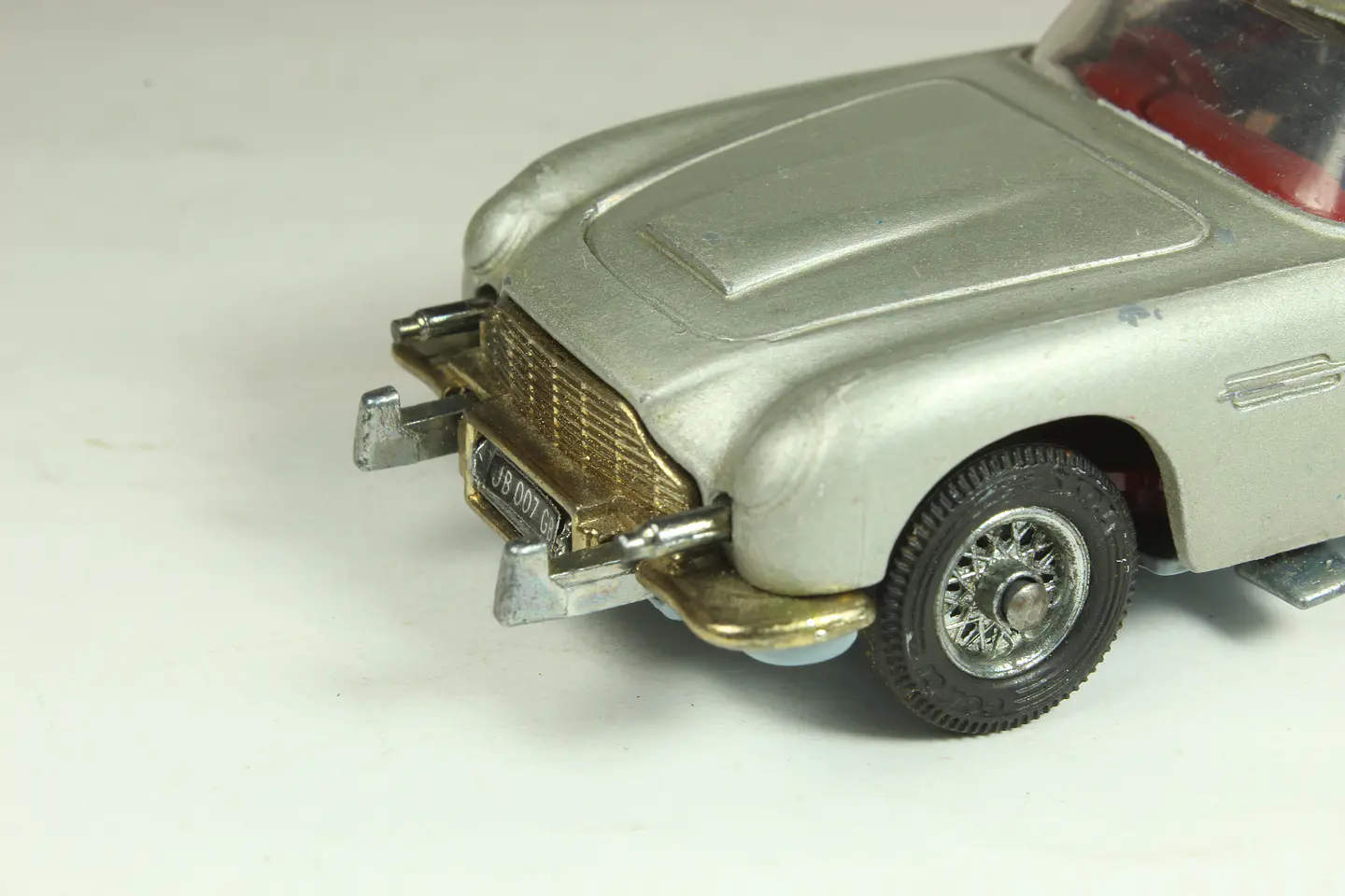 Corgi James Bond Aston Martin DB5 Gt. Britain — foto 2 de 7