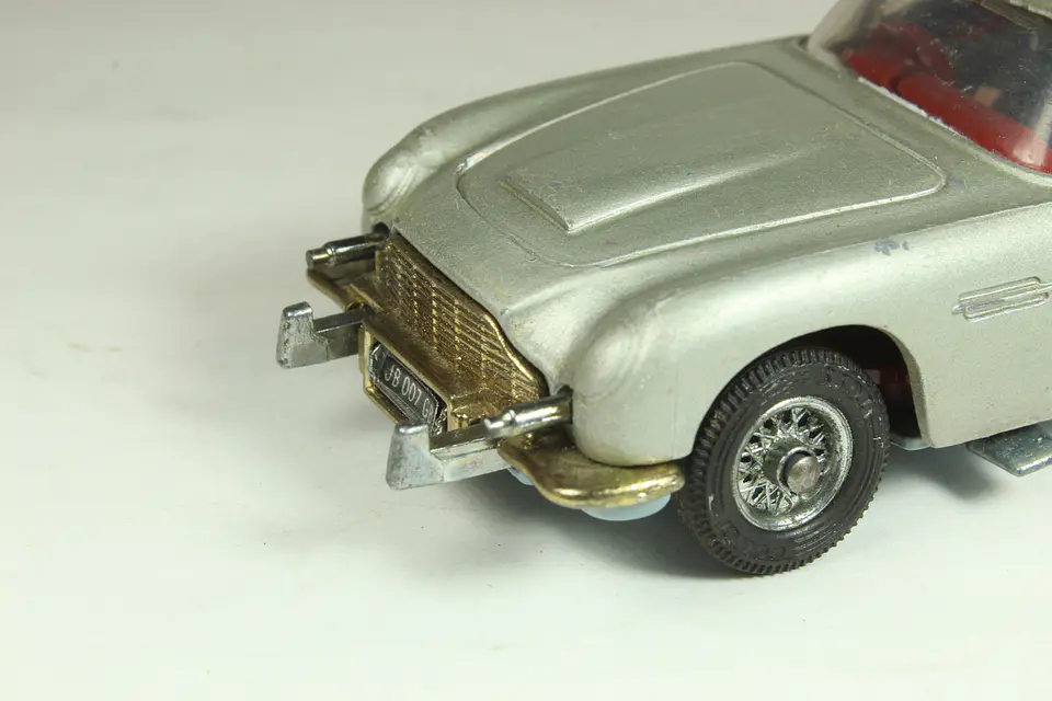 Corgi James Bond Aston Martin DB5 Gt. Britain — foto 2 de 7