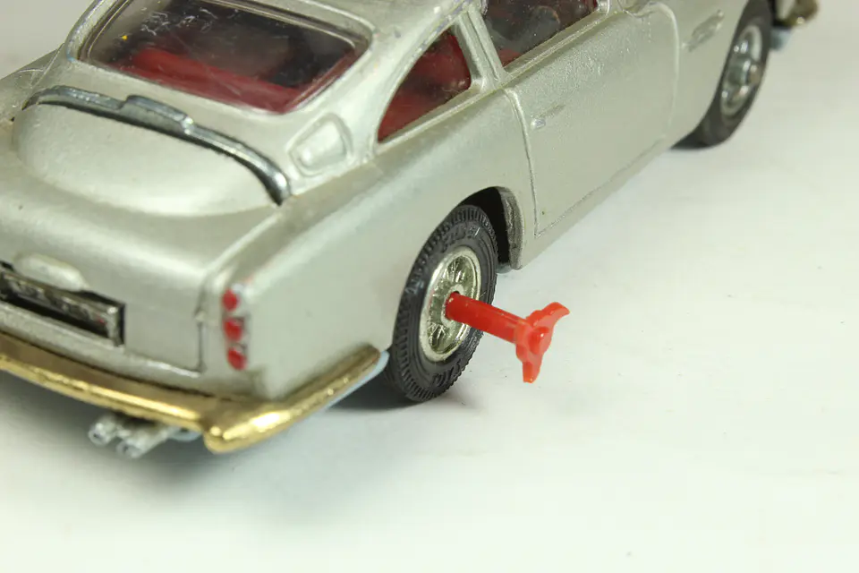 Corgi James Bond Aston Martin DB5 Gt. Britain — foto 4 de 7