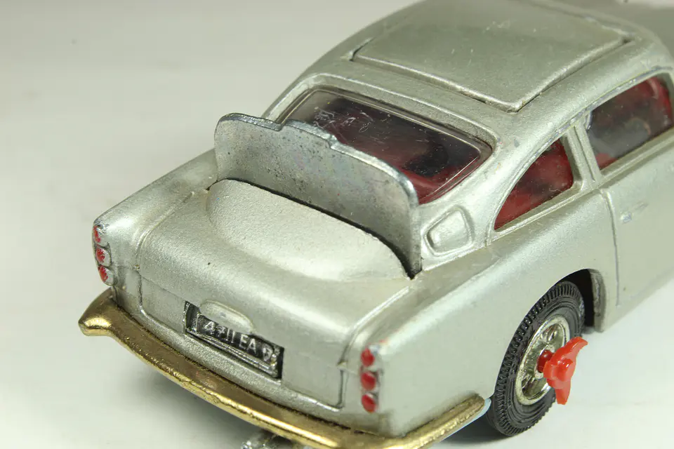 Corgi James Bond Aston Martin DB5 Gt. Britain — foto 5 de 7