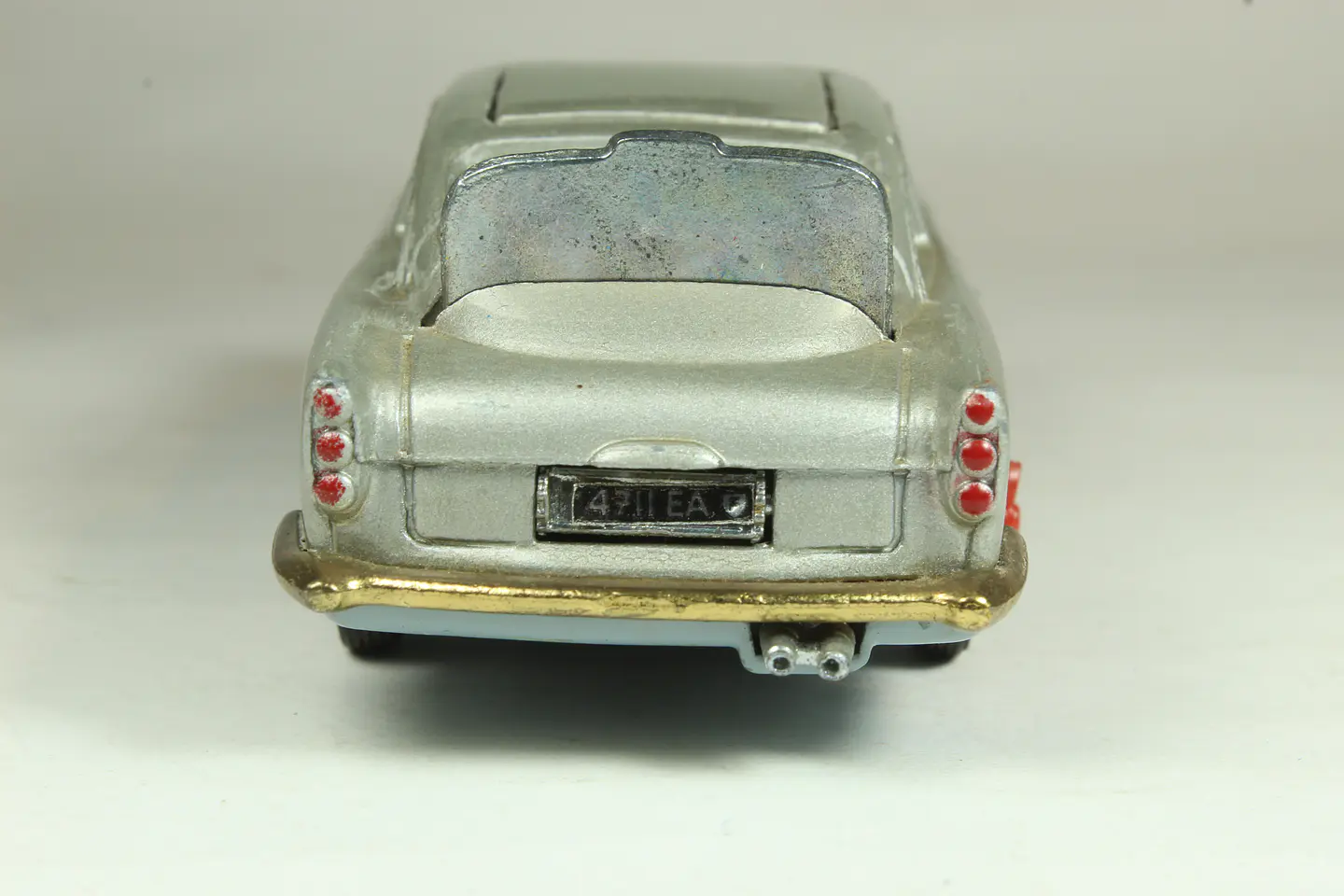 Corgi James Bond Aston Martin DB5 Gt. Britain — foto 6 de 7