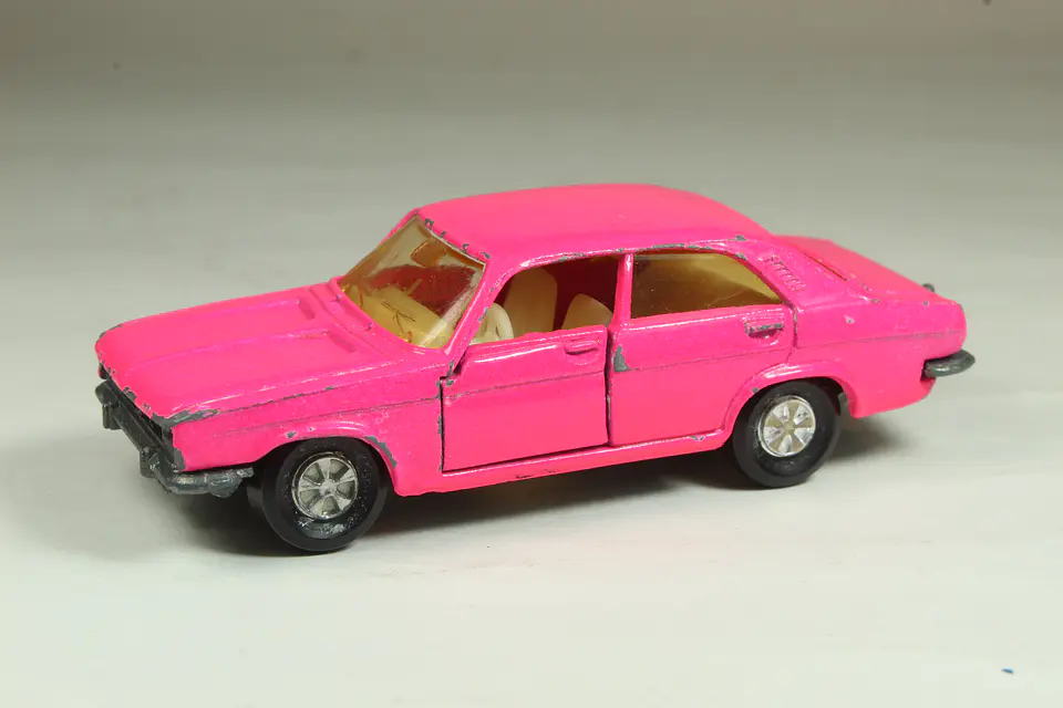 Majorette N° 208 Chrysler 180 (Rosado) France — foto 1 de 3