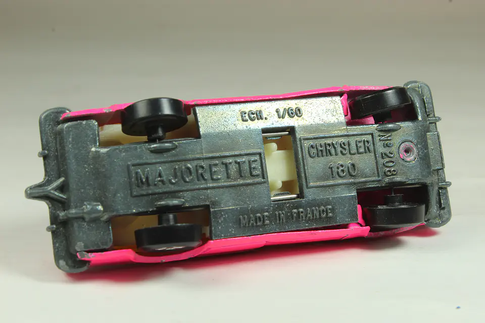 Majorette N° 208 Chrysler 180 (Rosado) France — foto 3 de 3