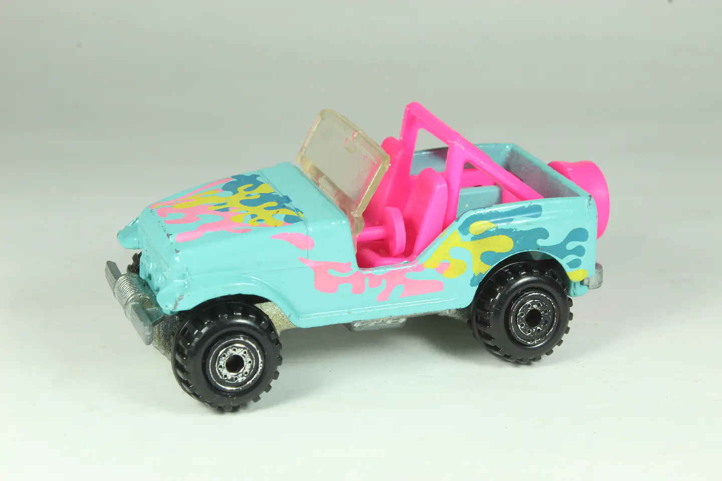 Hot Wheels Jeep CJ-7 Malaysia (Crema) 1