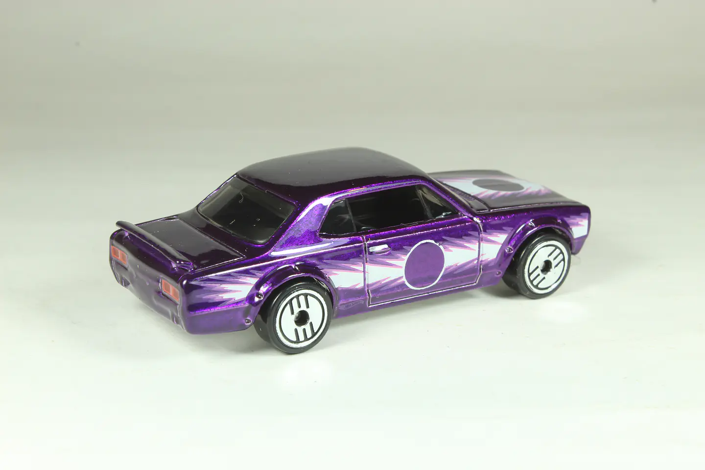 Hot Wheels Nissan Skyline HT 2000GT-X Malaysia (Purpura) 2