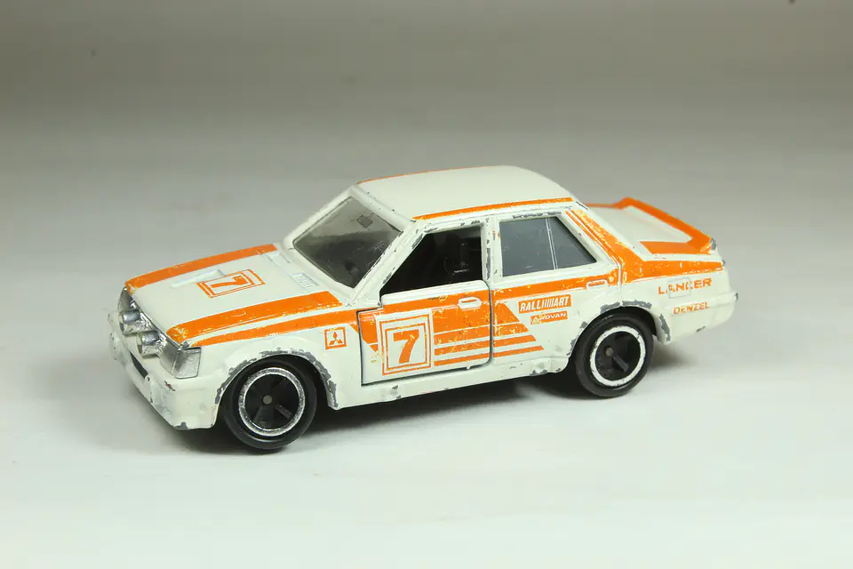 Tomica No. 38 Mitsubishi Lancer Turbo Japan (Blanco) 1