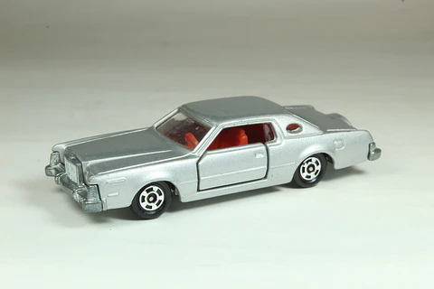 Tomica No. F4 Ford Continental Mk-IV Japan (Gris)