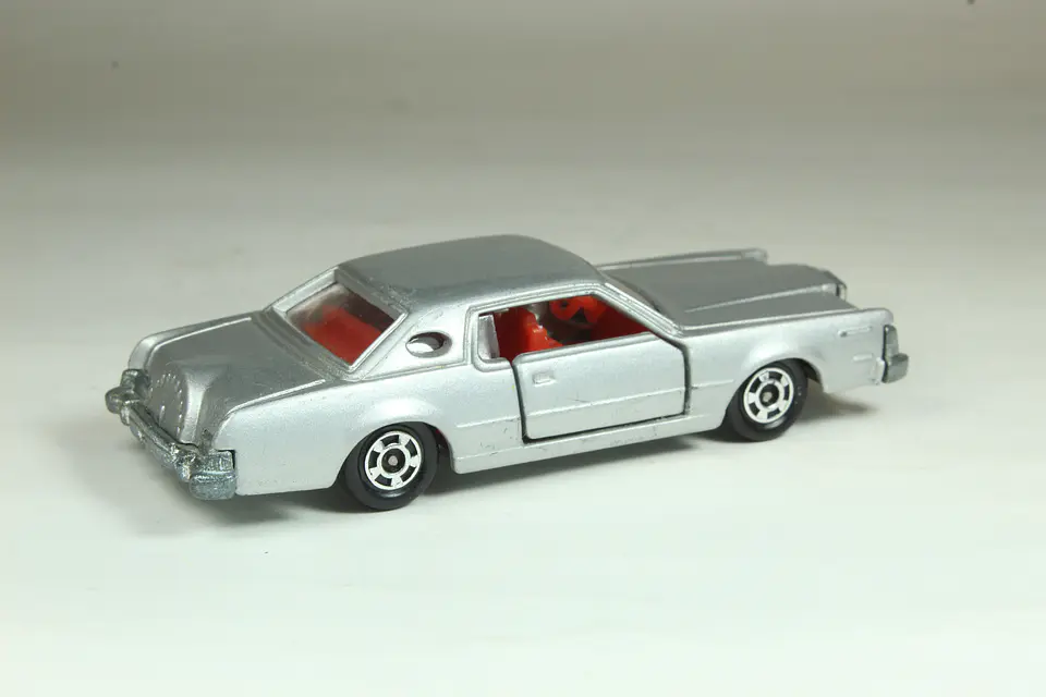 Tomica No. F4 Ford Continental Mk-IV Japan (Gris) 2