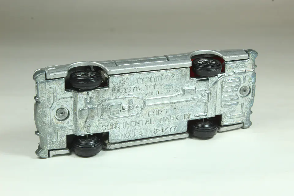 Tomica No. F4 Ford Continental Mk-IV Japan (Gris) 3