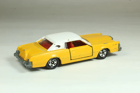Tomica No. F4 Ford Continental Mk-IV Japan (Amarillo)