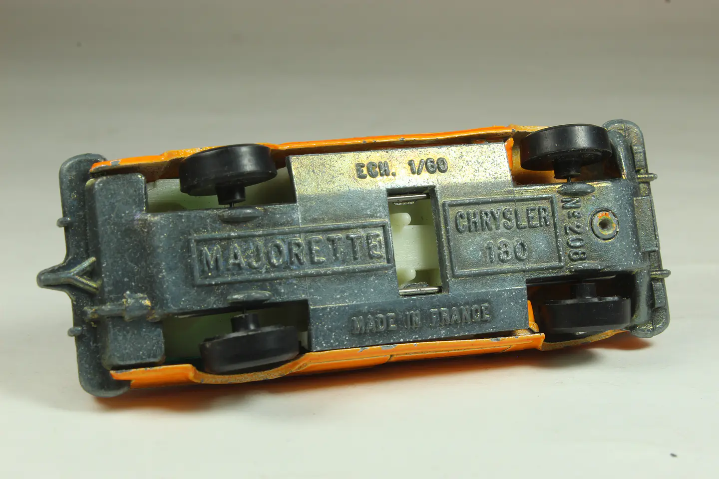 Majorette N° 208 Chrysler 180 France (Naranjo) 3
