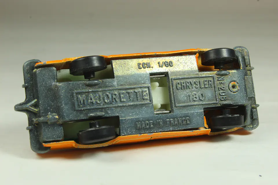 Majorette N° 208 Chrysler 180 France (Naranjo) 3