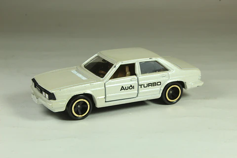 Tomica No. F32 Audi 5000 Turbo Japan