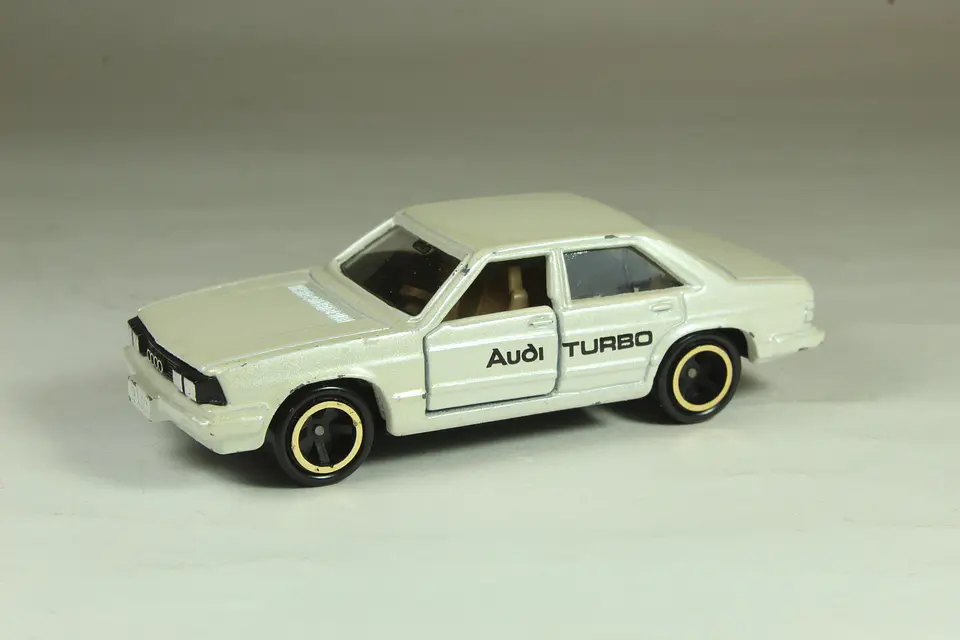 Tomica No. F32 Audi 5000 Turbo Japan — foto 1 de 3