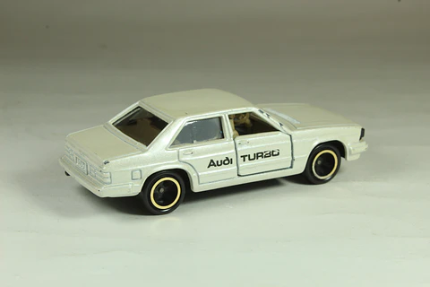 Tomica No. F32 Audi 5000 Turbo Japan