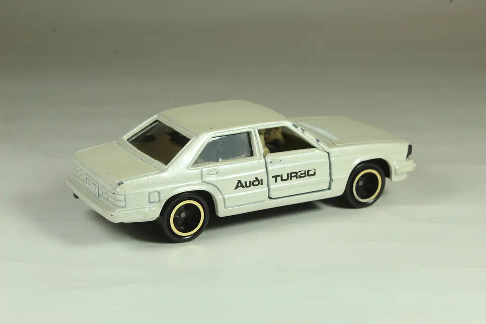 Tomica No. F32 Audi 5000 Turbo Japan — foto 2 de 3