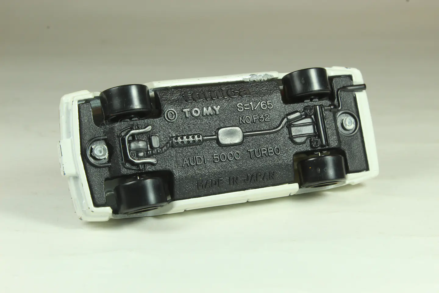 Tomica No. F32 Audi 5000 Turbo Japan — foto 3 de 3