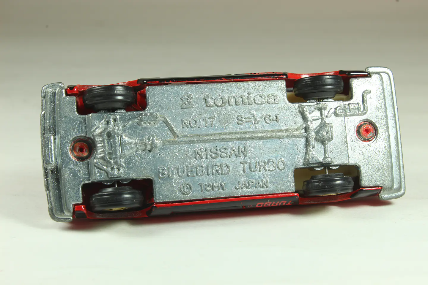 Tomica No. 17 Nissan Bluebird 1800 Turbo SSS-XG Japan — foto 3 de 3