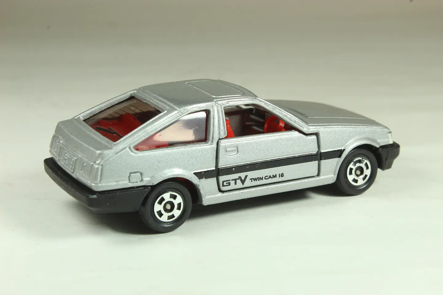 Tomica No. 78 Toyota Corolla Levin 3door Japan — foto 2 de 3