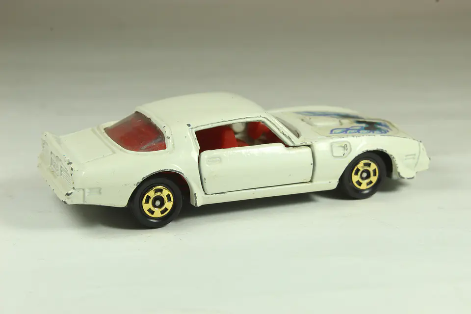 Tomica No. F42 Pontiac Firebird Transam Japan (Blanco) — foto 2 de 3