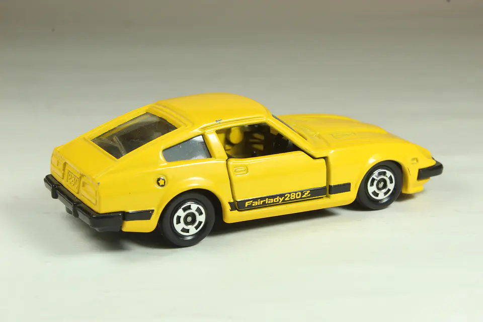 Tomica No. 15 Nissan Fairlady 280Z-T Japan — foto 2 de 3