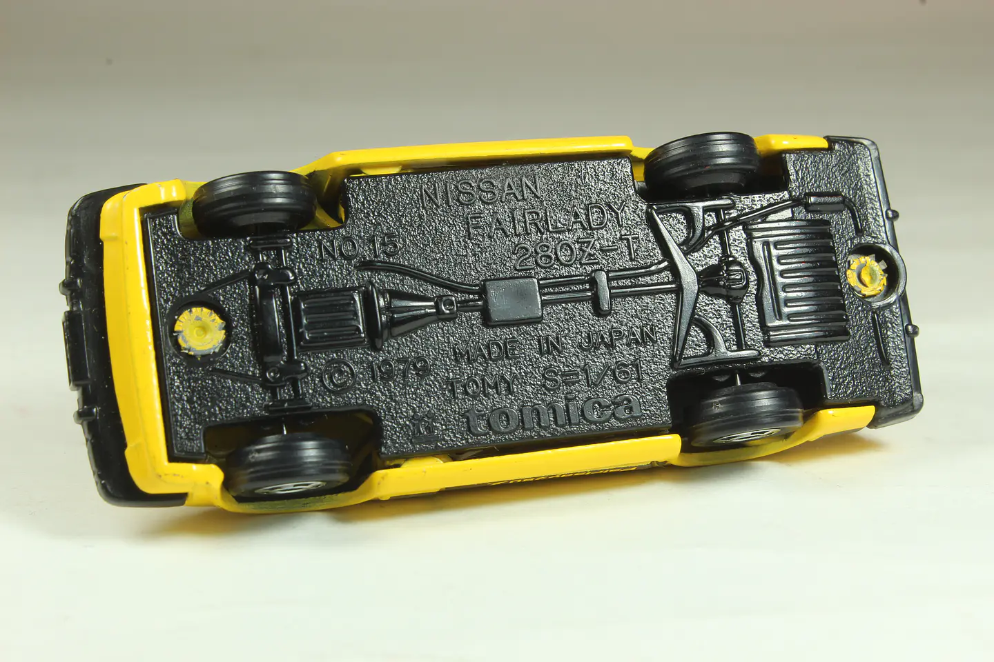 Tomica No. 15 Nissan Fairlady 280Z-T Japan — foto 3 de 3