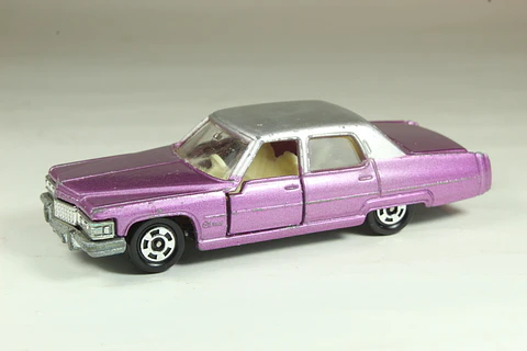 Tomica No. F2 Cadillac Fleetwood Brougham Japan (Purpura)