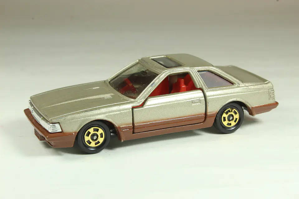 Tomica No. 5 Toyota Soarer 2800GT (Marrón) Japan — foto 1 de 3