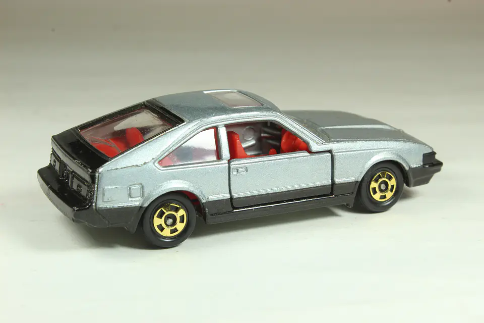 Tomica No. 33 Toyota Celica XX 2800GT Japan — foto 2 de 3