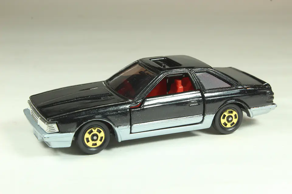 Tomica No. 5 Toyota Soarer 2800GT (Negro) Japan — foto 1 de 3