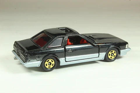 Tomica No. 5 Toyota Soarer 2800GT (Negro) Japan