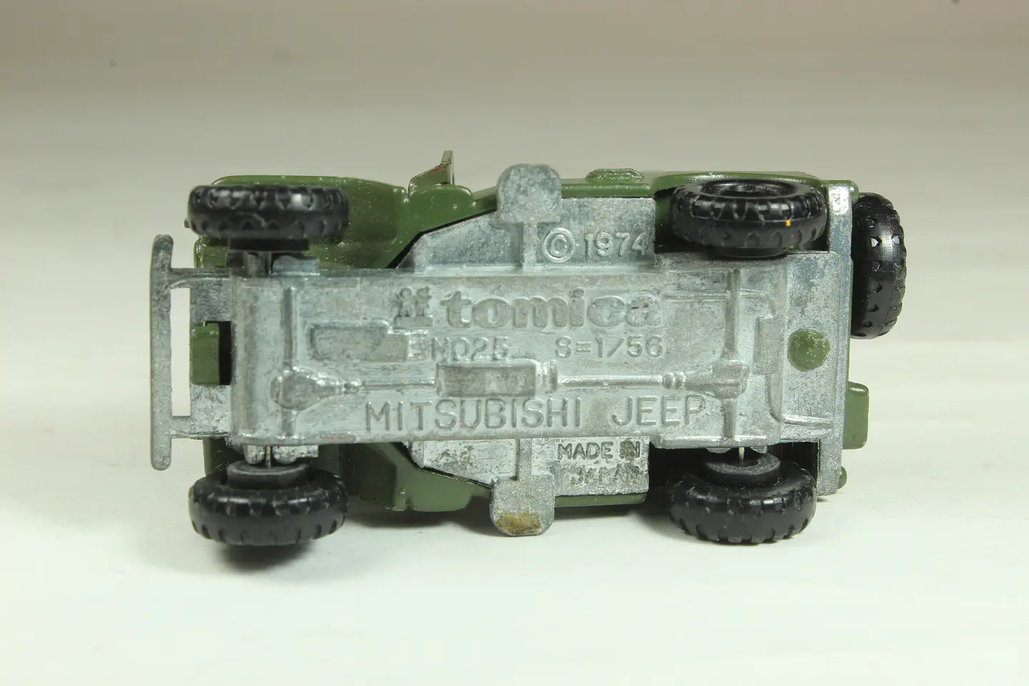 Tomica No. 25 Mitsubishi Jeep J3R Japan — foto 3 de 3