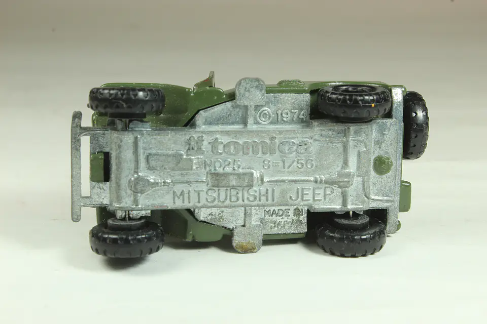 Tomica No. 25 Mitsubishi Jeep J3R Japan — foto 3 de 3