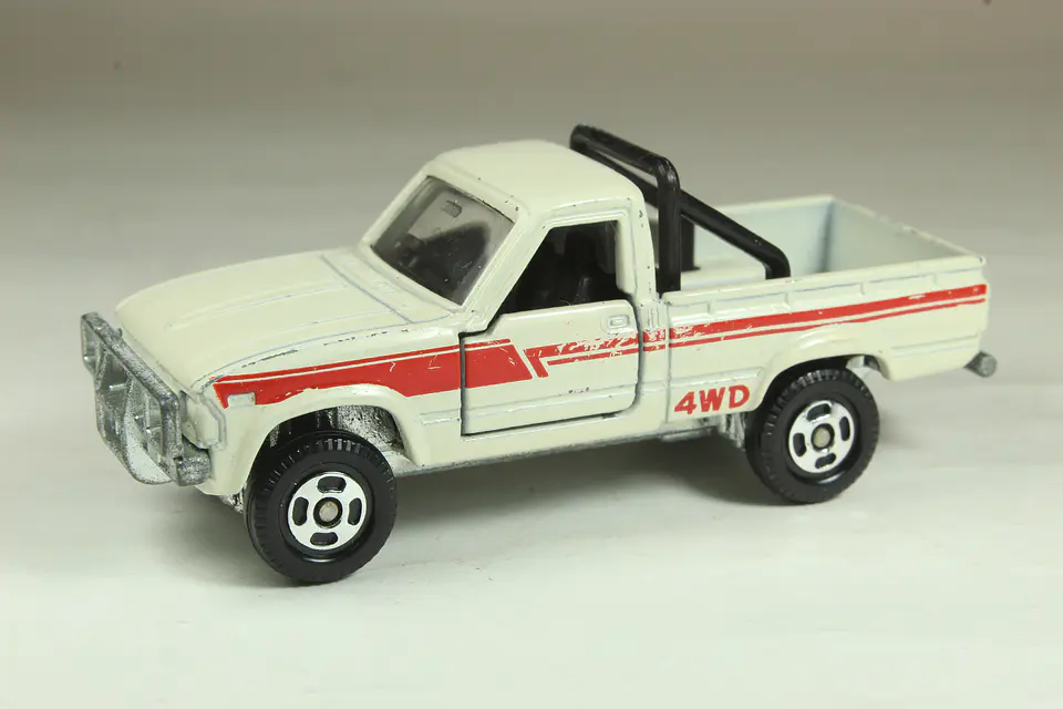 Tomica No. 61 Toyota Hilux 4WD Japan — foto 1 de 3