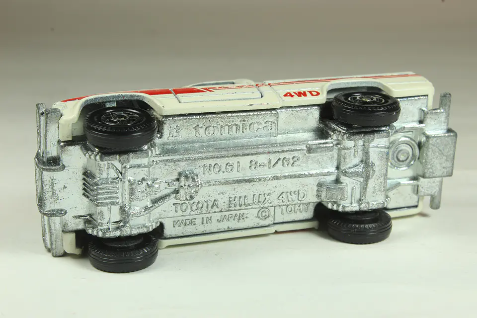 Tomica No. 61 Toyota Hilux 4WD Japan — foto 3 de 3