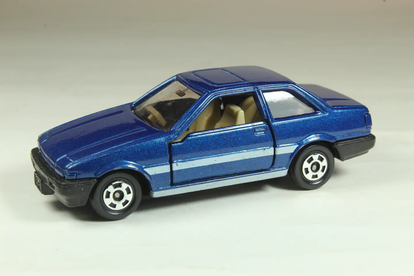 Tomica No. 67 Toyota Sprinter Trueno 2Door Japan — foto 1 de 3