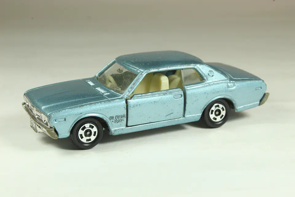 Tomica No. 85 Nissan Gloria 2000GX Japan — foto 1 de 3