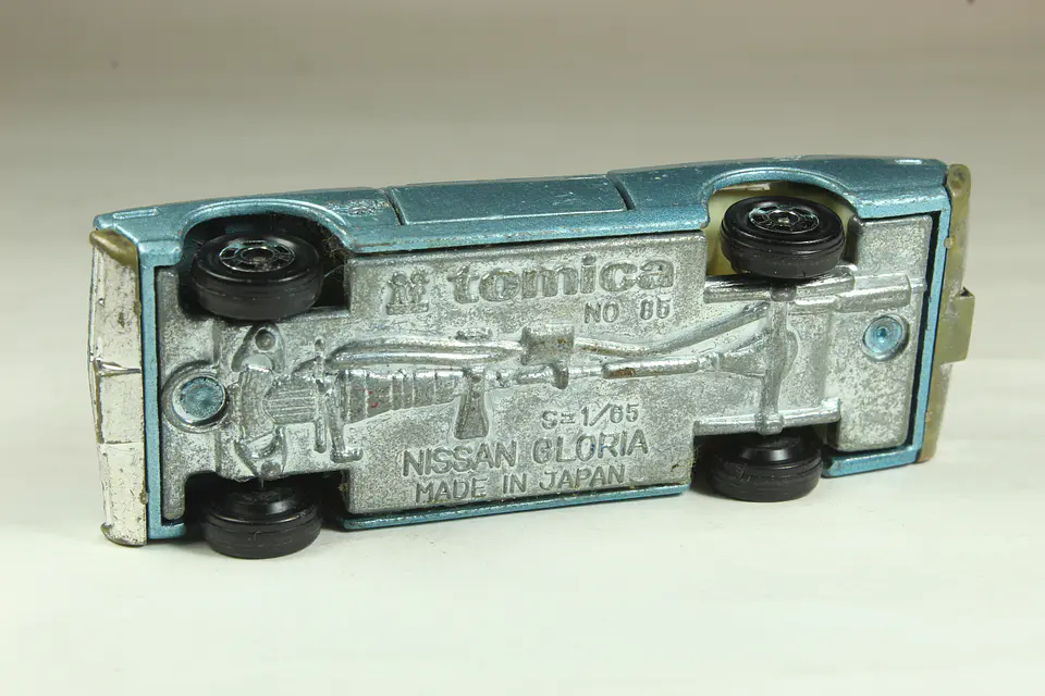 Tomica No. 85 Nissan Gloria 2000GX Japan — foto 3 de 3