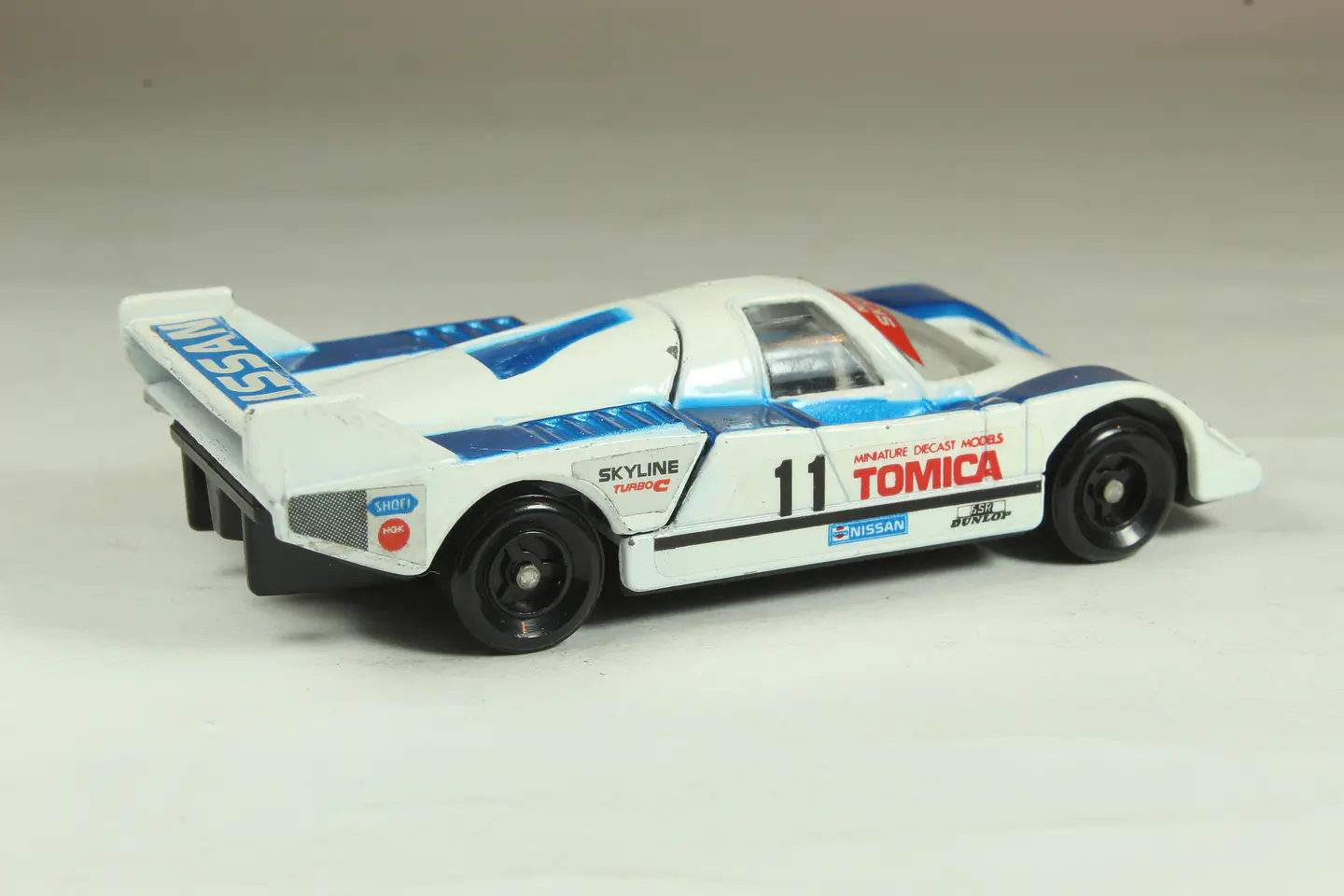 Tomica No. 74 Skyline Turbo C (Blanco) Japan — foto 2 de 3