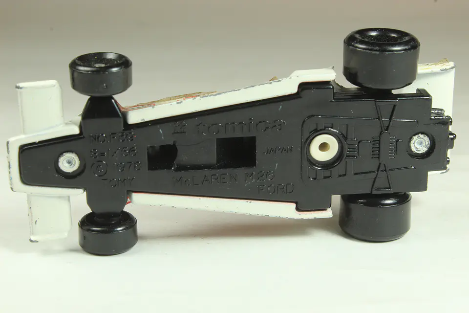 Tomica No. F39 McLaren M26 Ford Japan — foto 3 de 3