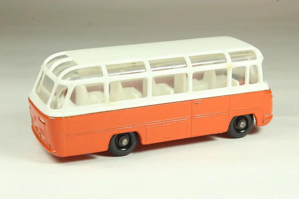 Matchbox Regular Wheels N° 68 Mercedes Coach England — foto 2 de 3
