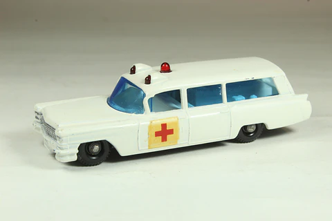 Matchbox Regular Wheels N° 54 S&S Cadillac Ambulance England
