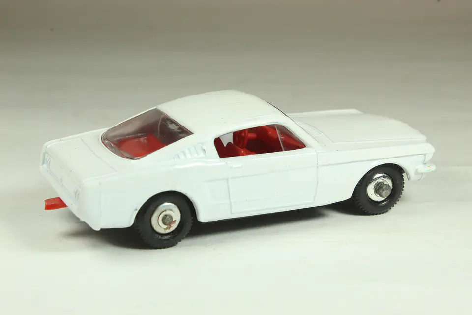 Matchbox Regular Wheels N° 8 Ford Mustang England — foto 2 de 3