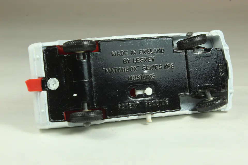 Matchbox Regular Wheels N° 8 Ford Mustang England — foto 3 de 3