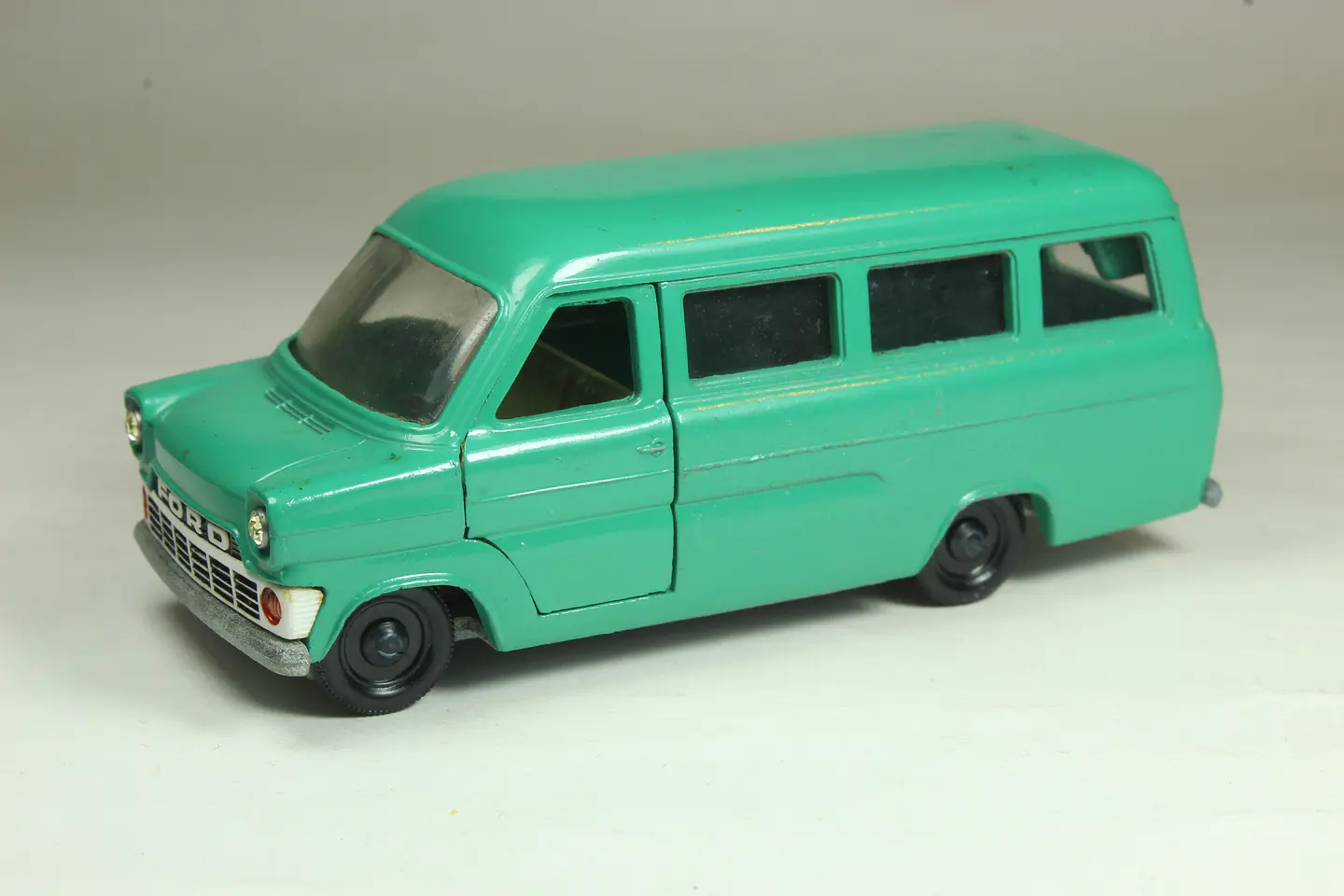 Siku V268 Ford Transit Kombi Germany — foto 1 de 3