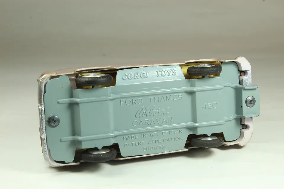 Corgi Ford Thames Airborne Caravan Gt. Britain — foto 3 de 3
